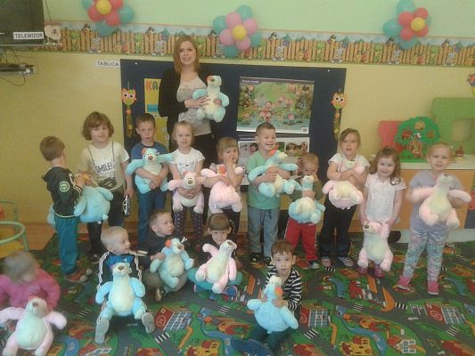 Grafika #3: Przedszkolaki dziękują za misie.