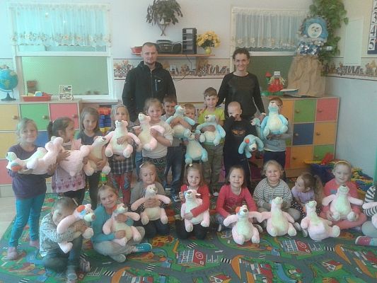 Grafika #1: Przedszkolaki dziękują za misie.