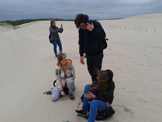 Grafika #5: Wycieczka harcerzy.