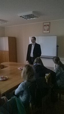 Grafika #1: Wyjazd do zakładów pracy.