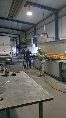 Grafika #9: Wyjazd do zakładów pracy.