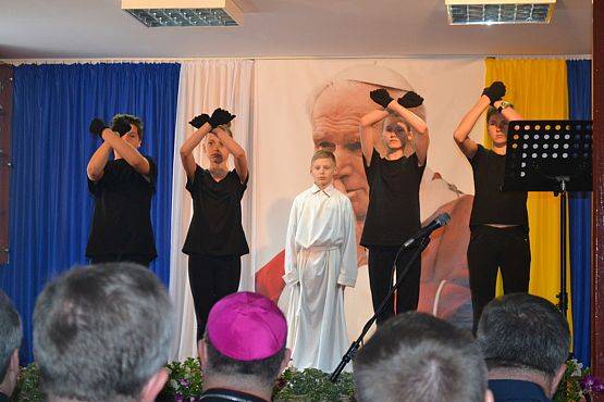 Grafika #6: Spotkanie szkół noszących imię Jana Pawła II.