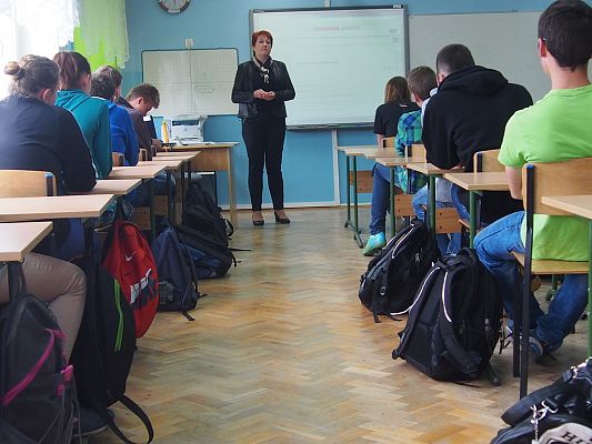 Grafika #1: Lekcja Wos -u z radną, Panią Henryką Gabryelską