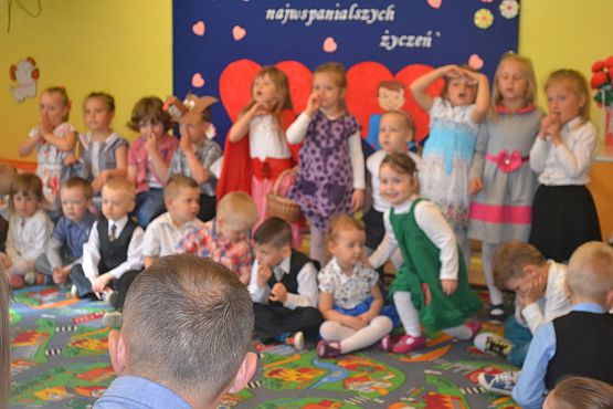 Grafika #1: Bukiet najwspanialszych życzeń od przedszkolaków dla rodziców.