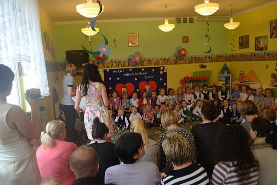 Grafika #4: Bukiet najwspanialszych życzeń od przedszkolaków dla rodziców.