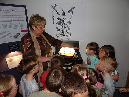 Grafika #1: Wycieczka do Centrum Nauki Eksperyment w Gdyni