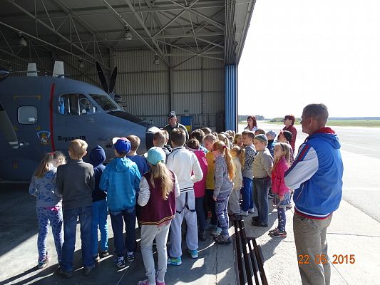 Grafika #1: Wycieczka klasy II i III do Jednostki Wojskowej do Siemirowic