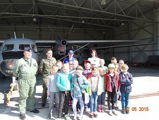 Grafika #9: Wycieczka klasy II i III do Jednostki Wojskowej do Siemirowic