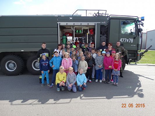 Grafika #13: Wycieczka klasy II i III do Jednostki Wojskowej do Siemirowic