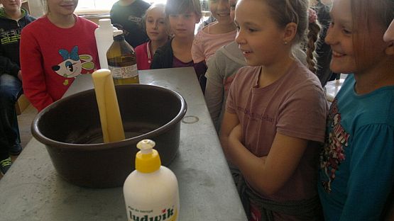 Grafika #5: Pokazy chemiczne dla klasy III