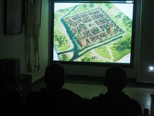 Grafika #10: Uczniowie z Łebienia z wizytą w średniowiecznym Lęborku