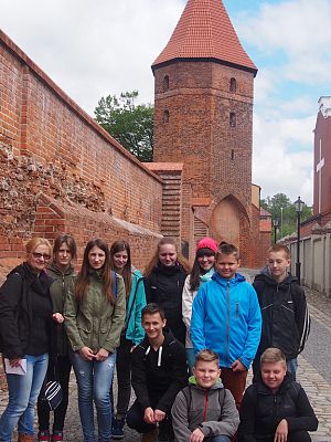 Grafika #8: Uczniowie z Łebienia z wizytą w średniowiecznym Lęborku