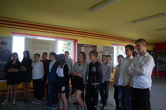 Grafika #0: Wystawa "Zbrodnia Katyńska" w naszej szkole