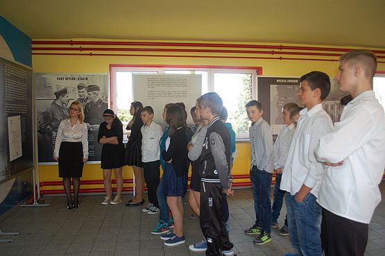 Grafika #1: Wystawa "Zbrodnia Katyńska" w naszej szkole