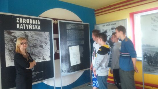 Grafika #4: Wystawa "Zbrodnia Katyńska" w naszej szkole