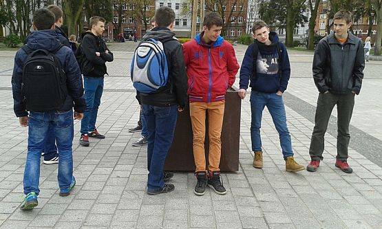 Grafika #1: Wyjazd do kina w Lęborku