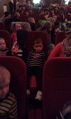 Grafika #5: Wyjazd do kina z okazji Światowego Dnia Ziemi.