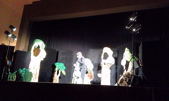 Grafika #8: Wyjazd do kina z okazji Światowego Dnia Ziemi.