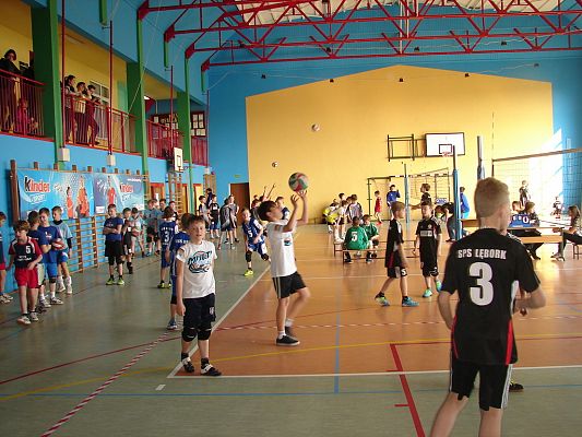 Grafika #1: Wojewódzka Liga Minisiatkówki w Łebieniu – 11.04.2015