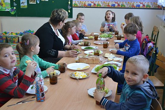 Grafika #1: Wiosna na talerzu.