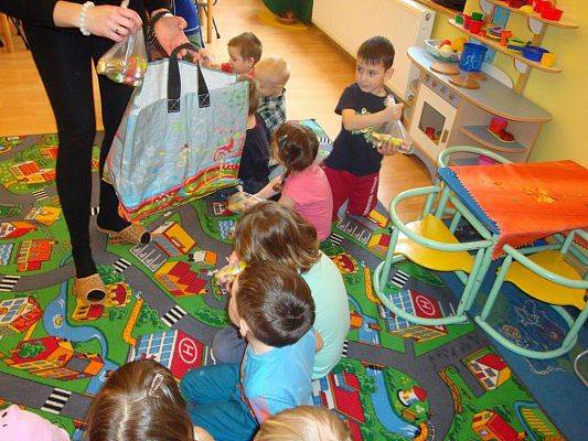 Grafika #0: Zajączek Wielkanocny w Przedszkolu.