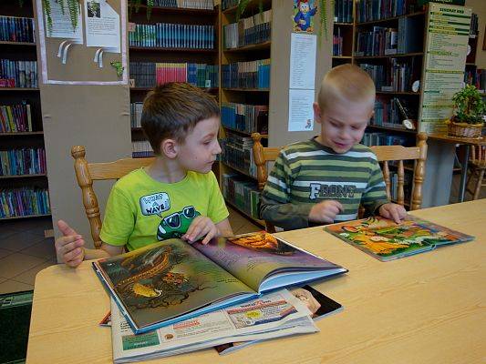 Grafika #6: Wizyta przedszkolaków w bibliotece.