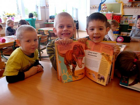 Grafika #9: Wizyta przedszkolaków w bibliotece.