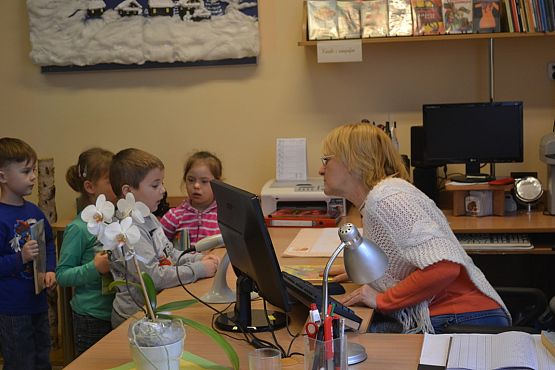 Grafika #3: Wizyta przedszkolaków w bibliotece.