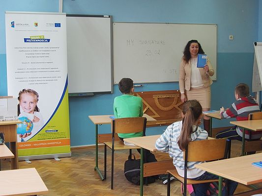 Grafika #3: Pierwsze zajęcia z języka angielskiego w ramach projektu "Nauka z przyjemnością"