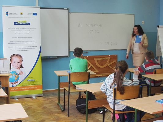 Grafika #4: Pierwsze zajęcia z języka angielskiego w ramach projektu "Nauka z przyjemnością"