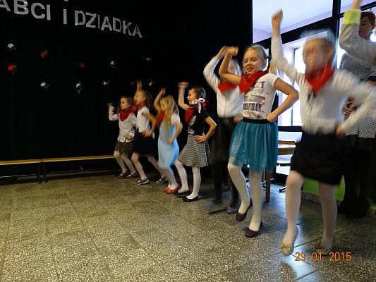 Grafika #13: Dzień Babci i Dziadka w Szkole Podstawowej