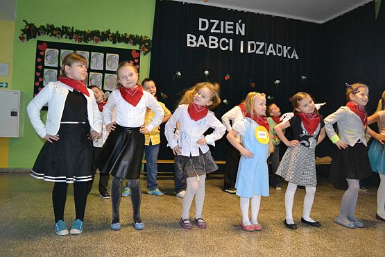 Grafika #1: Dzień Babci i Dziadka w Szkole Podstawowej