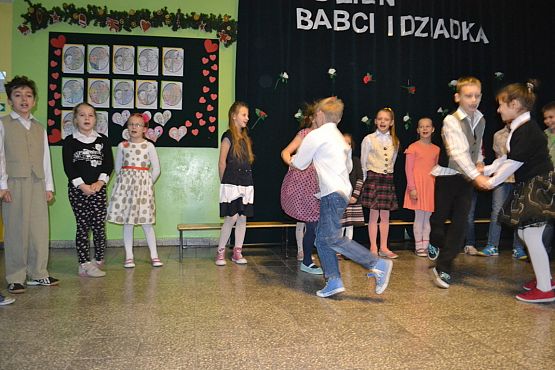 Grafika #5: Dzień Babci i Dziadka w Szkole Podstawowej