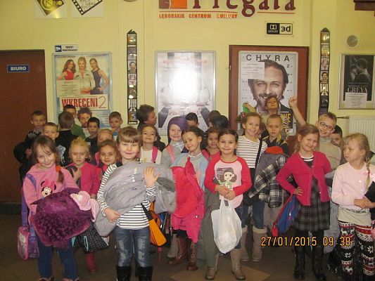 Grafika #0: Pierwszoklasiści w kinie