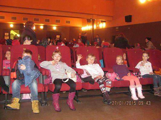 Grafika #1: Pierwszoklasiści w kinie