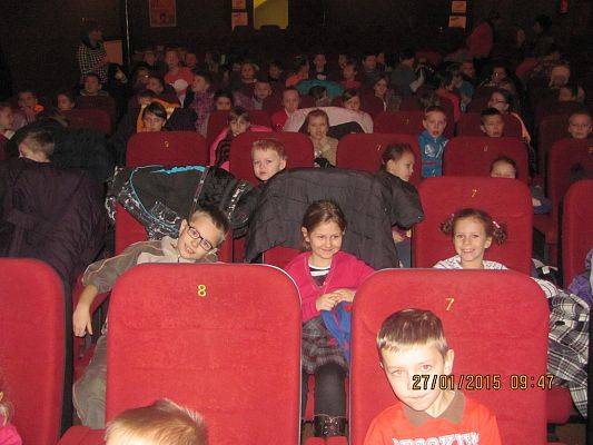 Grafika #4: Pierwszoklasiści w kinie