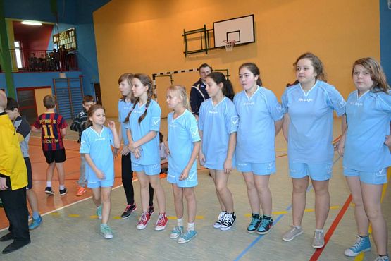 Grafika #13: Gminne zawody w mini piłce ręcznej dziewcząt i chłopców