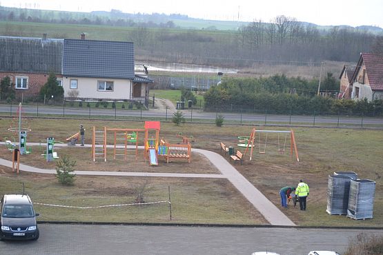 Grafika #4: Zakończono prace przy placu zabaw i siłowni zewnętrznej