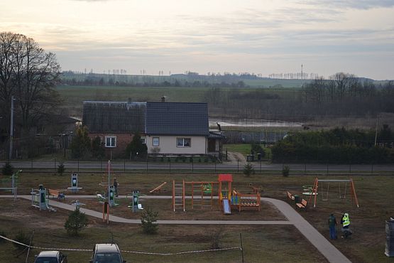 Grafika #6: Zakończono prace przy placu zabaw i siłowni zewnętrznej