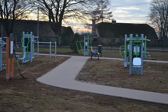 Grafika #8: Zakończono prace przy placu zabaw i siłowni zewnętrznej