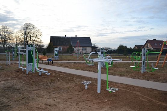 Grafika #13: Zakończono prace przy placu zabaw i siłowni zewnętrznej