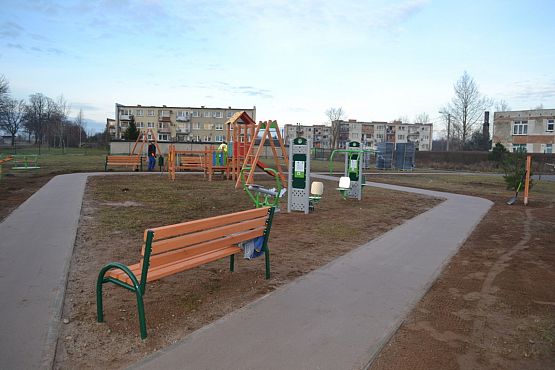 Grafika #16: Zakończono prace przy placu zabaw i siłowni zewnętrznej