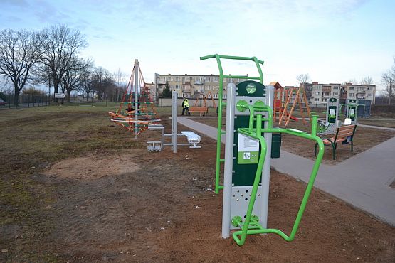 Grafika #17: Zakończono prace przy placu zabaw i siłowni zewnętrznej