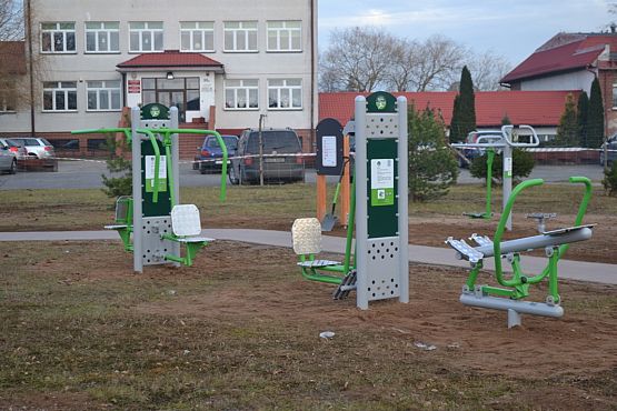 Grafika #19: Zakończono prace przy placu zabaw i siłowni zewnętrznej
