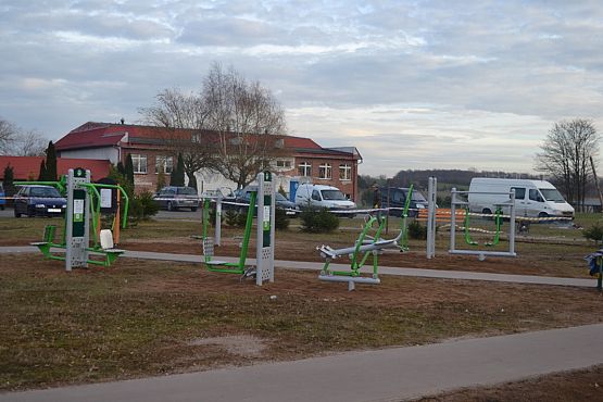 Grafika #21: Zakończono prace przy placu zabaw i siłowni zewnętrznej