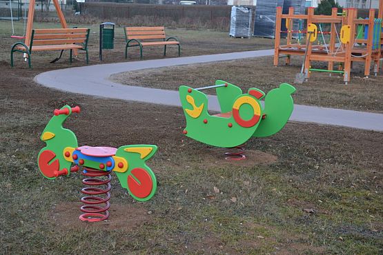 Grafika #22: Zakończono prace przy placu zabaw i siłowni zewnętrznej