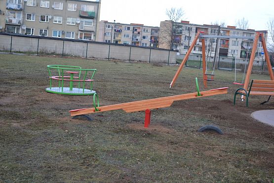 Grafika #23: Zakończono prace przy placu zabaw i siłowni zewnętrznej