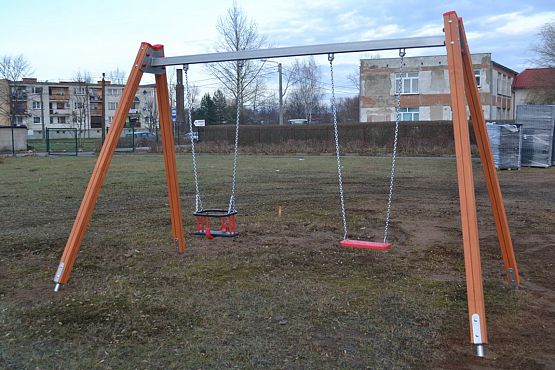 Grafika #25: Zakończono prace przy placu zabaw i siłowni zewnętrznej