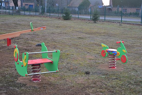 Grafika #27: Zakończono prace przy placu zabaw i siłowni zewnętrznej