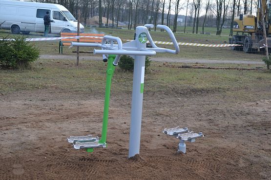 Grafika #31: Zakończono prace przy placu zabaw i siłowni zewnętrznej